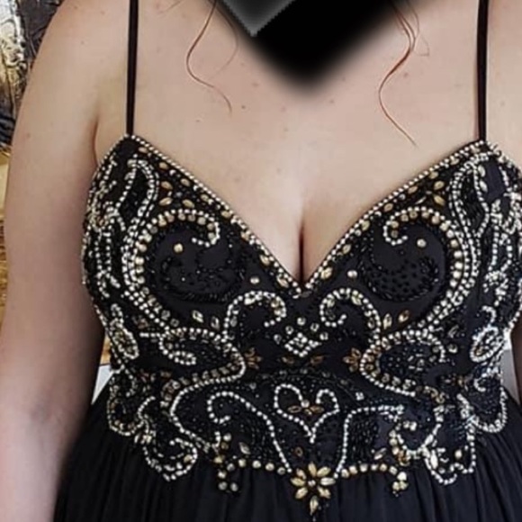 Black and Gold prom dress - Picture 2 of 4